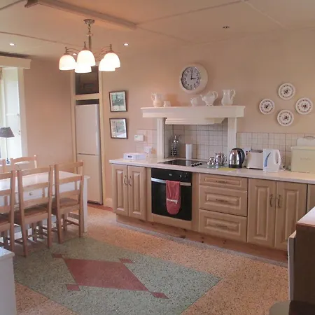 Tralia Self Catering 펜션 *