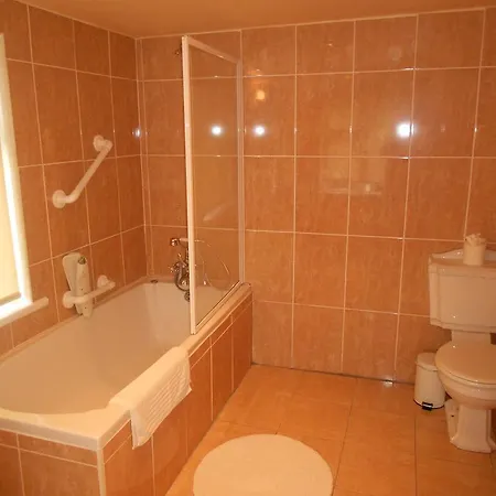 Tralia Self Catering 패란포르