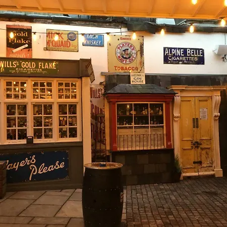 Tralia Self Catering 펜션