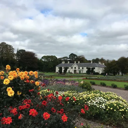 펜션 Tralia Self Catering 패란포르